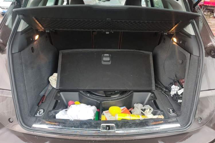 Used Audi Q5 2015 40 TFSI Comfort Model Trunk