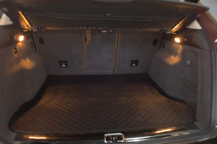 Used Audi Q5 2015 40 TFSI Comfort Model Trunk