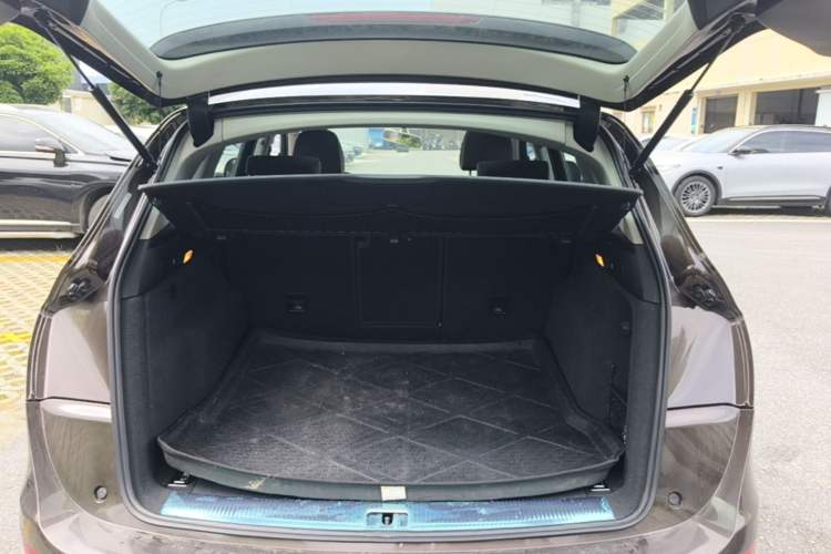 Used Audi Q5 2015 40 TFSI Technology Edition Trunk
