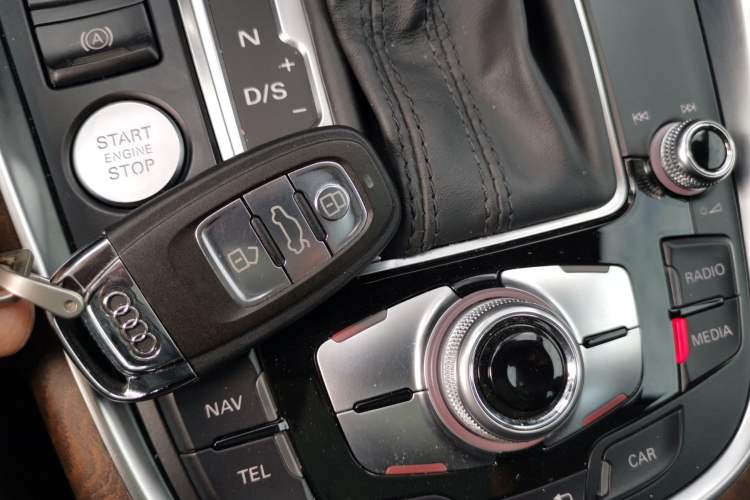 Used Audi Q5 2015 40 TFSI Comfort Model Vehicle Key