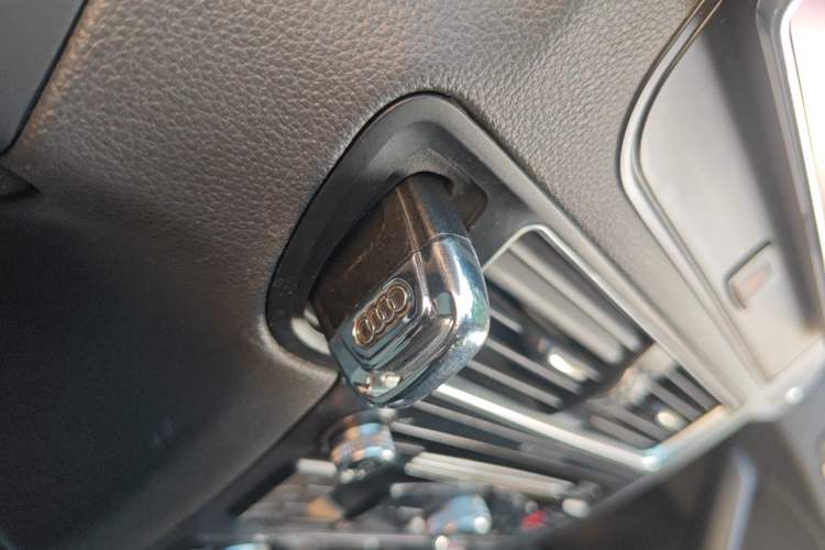 Used Audi Q5 2015 40 TFSI Technology Edition Vehicle Key