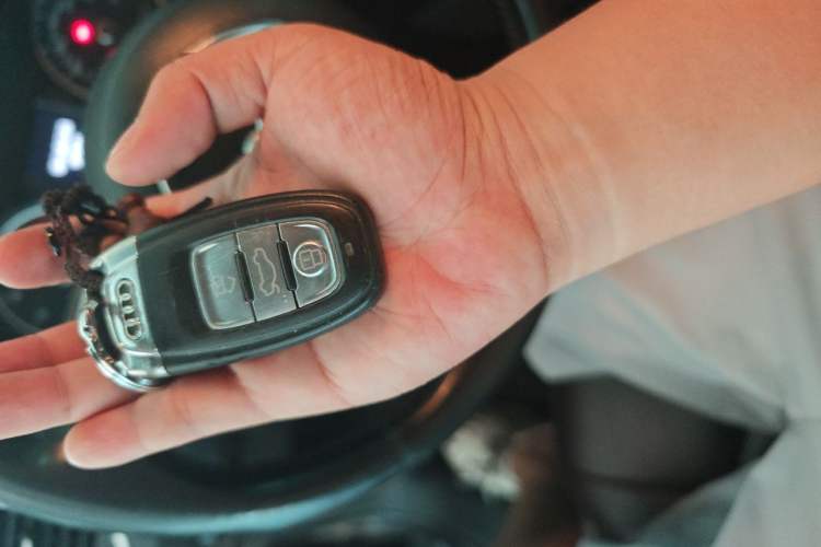 Used Audi Q5 2015 40 TFSI Trendy Edition Vehicle Key