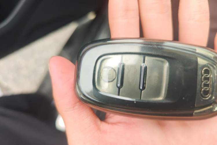 Used Audi Q5 2015 40 TFSI Technology Edition Vehicle Key