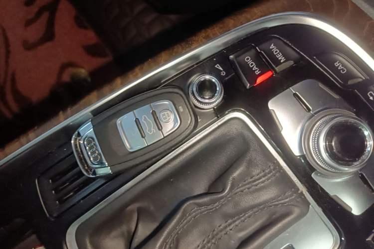 Used Audi Q5 2015 40 TFSI Comfort Model Vehicle Key