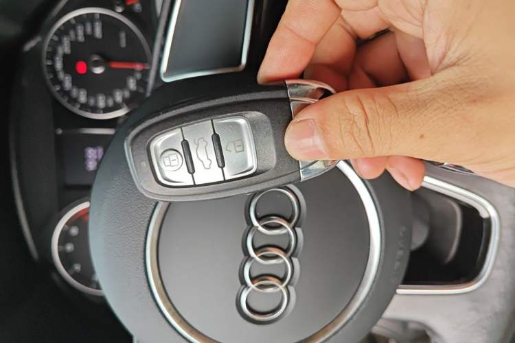 Used Audi Q5 2015 40 TFSI Trendy Edition Vehicle Key