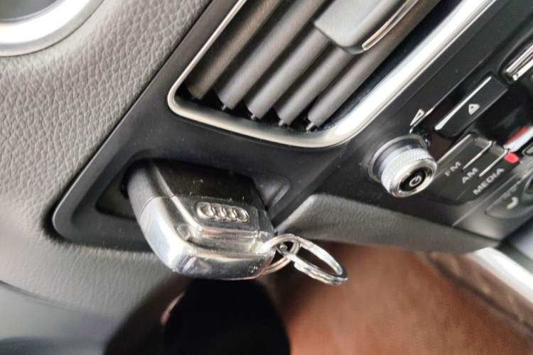 Used Audi Q5 2015 40 TFSI Technology Edition Vehicle Key