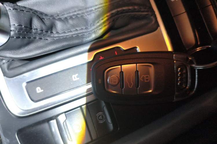 Used Audi Q5 2015 40 TFSI Trendy Edition Vehicle Key