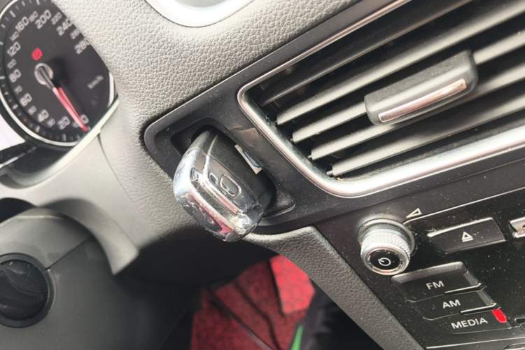 Used Audi Q5 2015 40 TFSI Technology Edition Vehicle Key