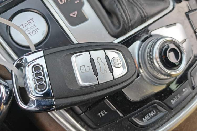 Used Audi Q5 2015 40 TFSI Comfort Model Vehicle Key
