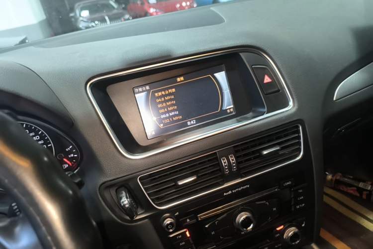 Used Audi Q5 2015 40 TFSI Technology Edition Audio And AC Panel