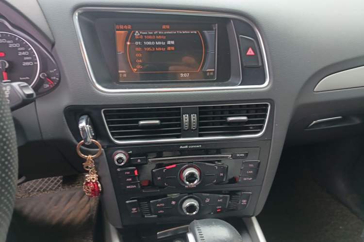 Used Audi Q5 2015 40 TFSI Trendy Edition Audio And AC Panel