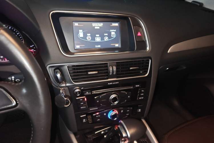 Used Audi Q5 2015 40 TFSI Trendy Edition Audio And AC Panel