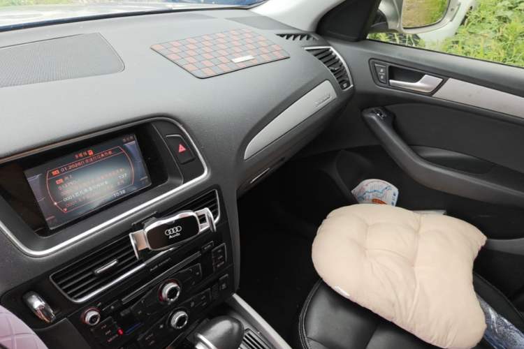 Used Audi Q5 2015 40 TFSI Trendy Edition Audio And AC Panel