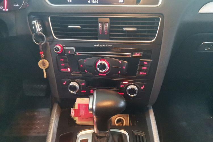 Used Audi Q5 2015 40 TFSI Technology Edition Audio And AC Panel