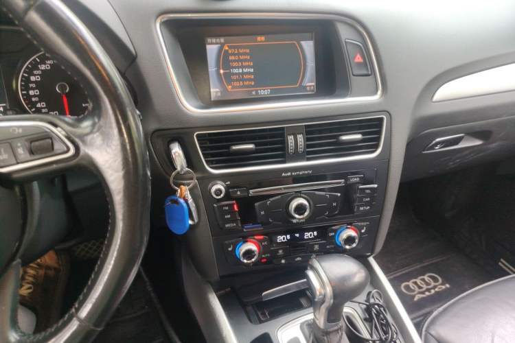 Used Audi Q5 2015 40 TFSI Technology Edition Audio And AC Panel
