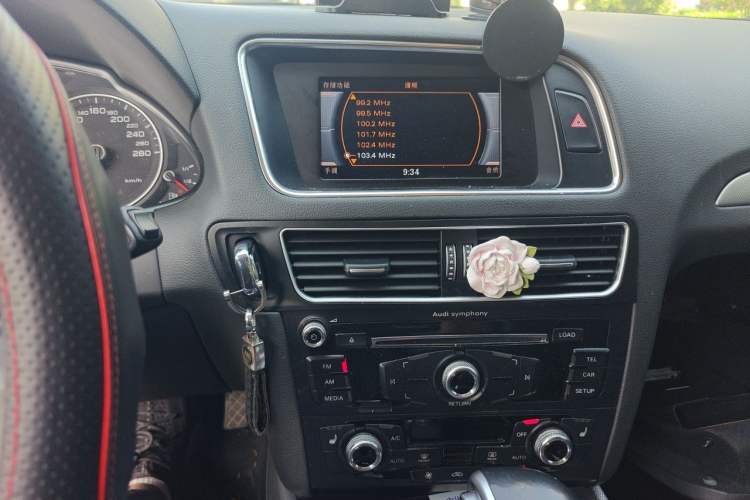 Used Audi Q5 2015 40 TFSI Technology Edition Audio And AC Panel
