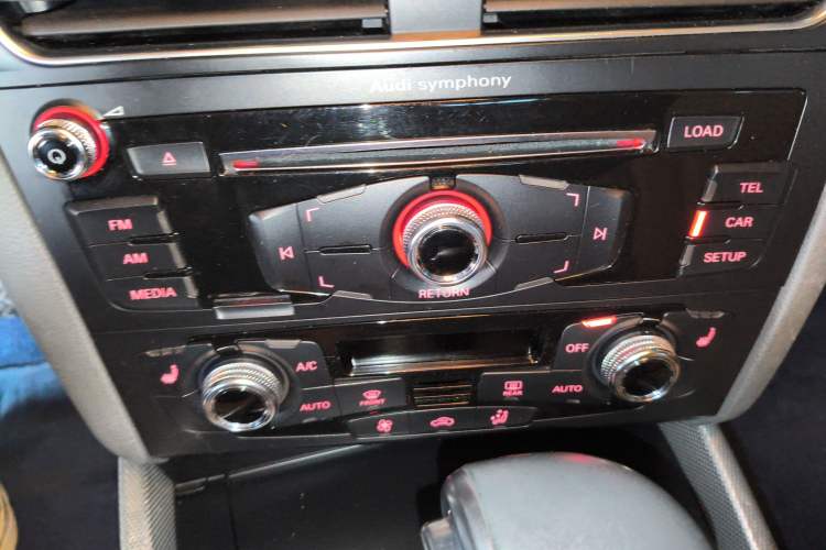 Used Audi Q5 2015 40 TFSI Technology Edition Audio And AC Panel