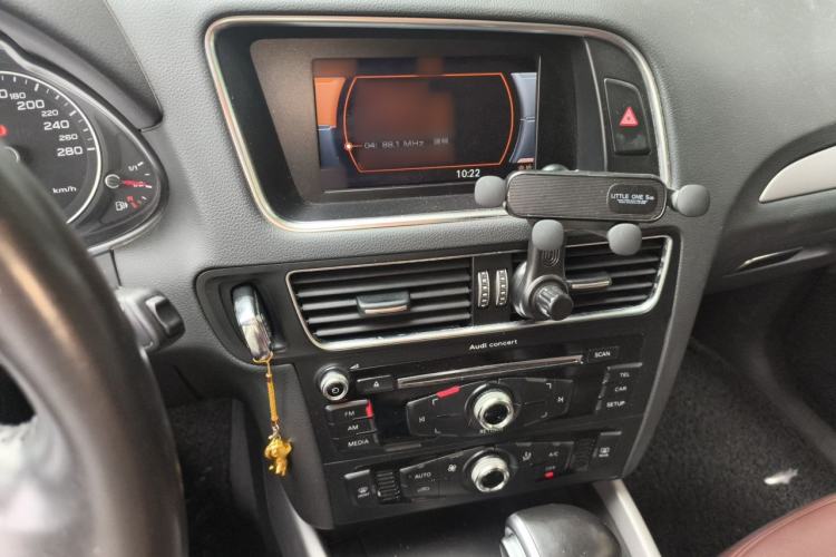 Used Audi Q5 2015 40 TFSI Trendy Edition Audio And AC Panel