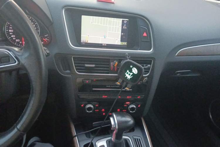 Used Audi Q5 2015 40 TFSI Comfort Model Audio And AC Panel