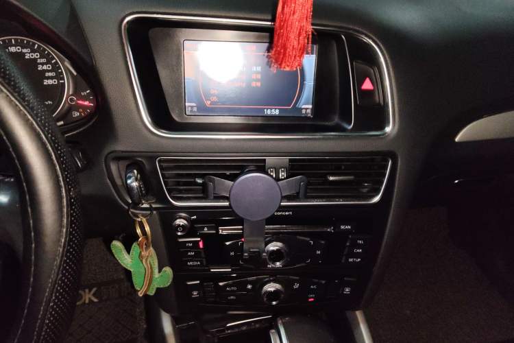 Used Audi Q5 2015 40 TFSI Trendy Edition Audio And AC Panel