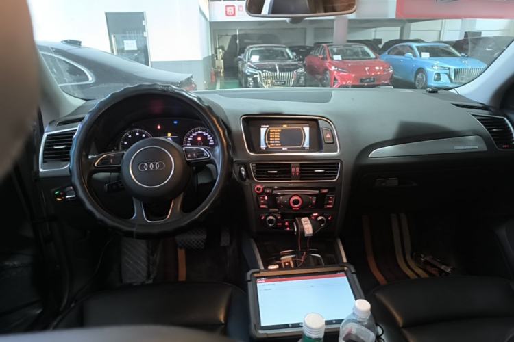Used Audi Q5 2015 40 TFSI Technology Edition Center Console