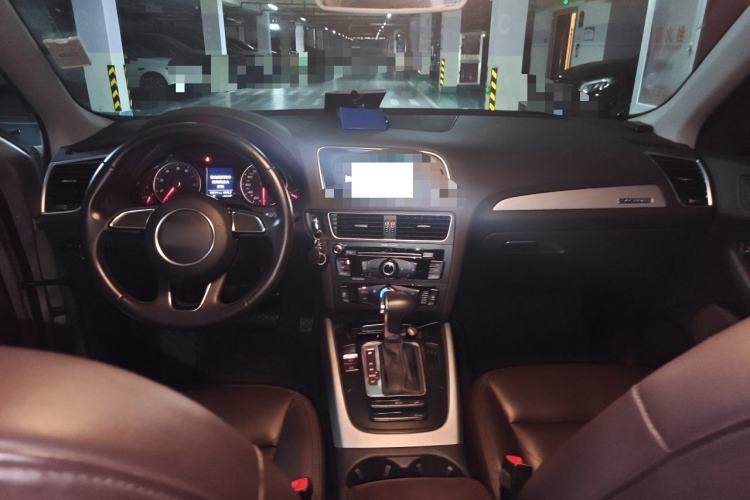 Used Audi Q5 2015 40 TFSI Trendy Edition Center Console
