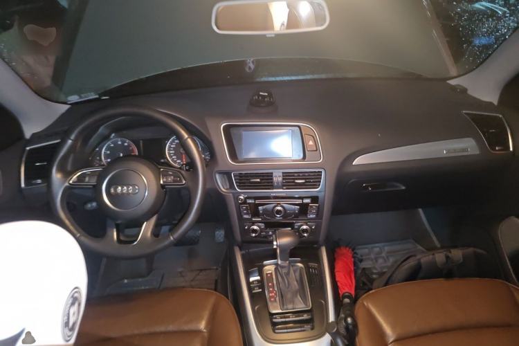 Used Audi Q5 2015 40 TFSI Technology Edition Center Console