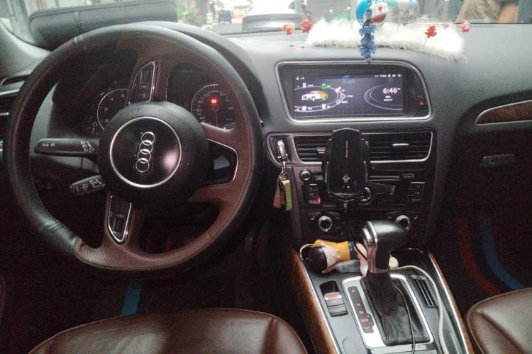 Used Audi Q5 2015 40 TFSI Technology Edition Center Console