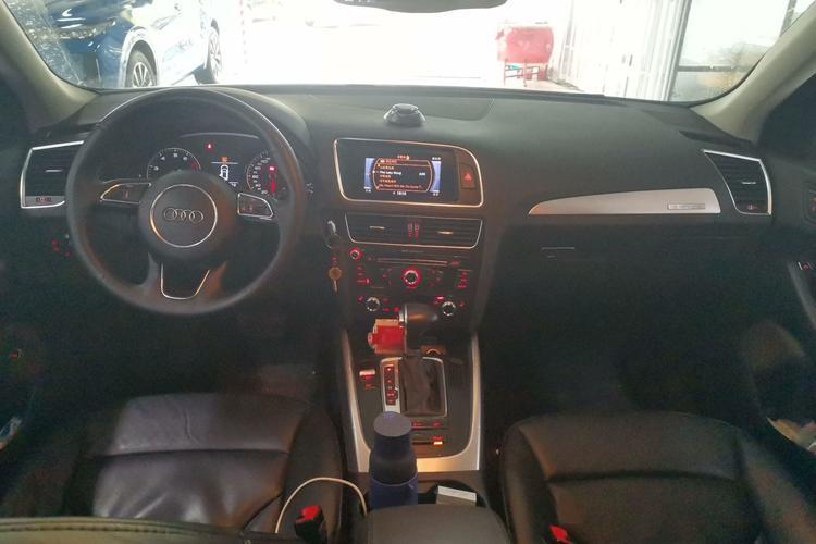 Used Audi Q5 2015 40 TFSI Technology Edition Center Console