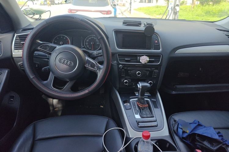 Used Audi Q5 2015 40 TFSI Technology Edition Center Console