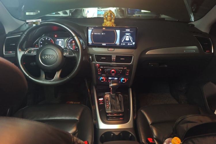 Used Audi Q5 2015 40 TFSI Technology Edition Center Console