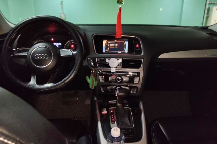 Used Audi Q5 2015 40 TFSI Trendy Edition Center Console