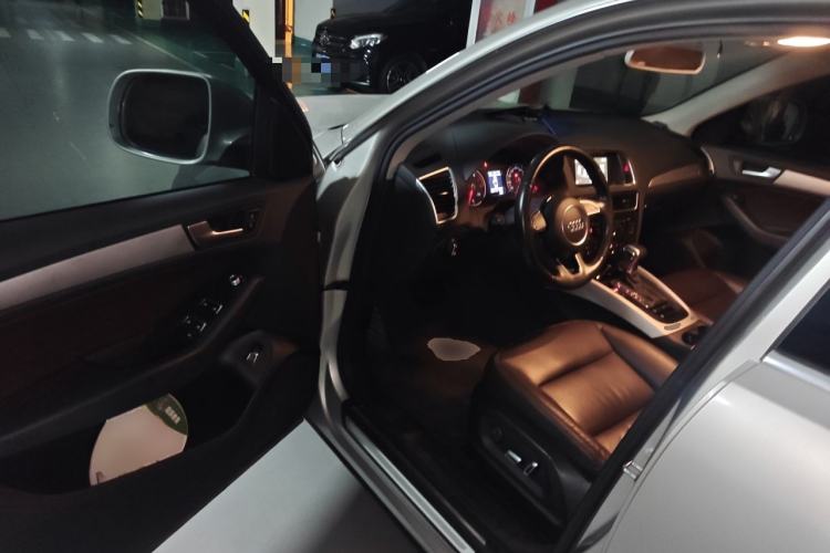 Used Audi Q5 2015 40 TFSI Trendy Edition Driver Seat