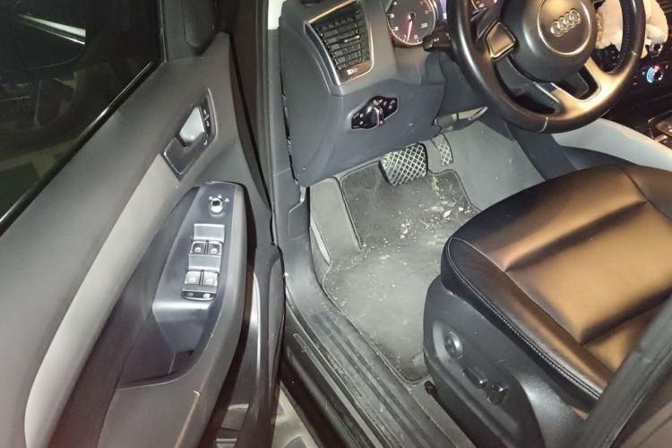 Used Audi Q5 2015 40 TFSI Trendy Edition Driver Seat