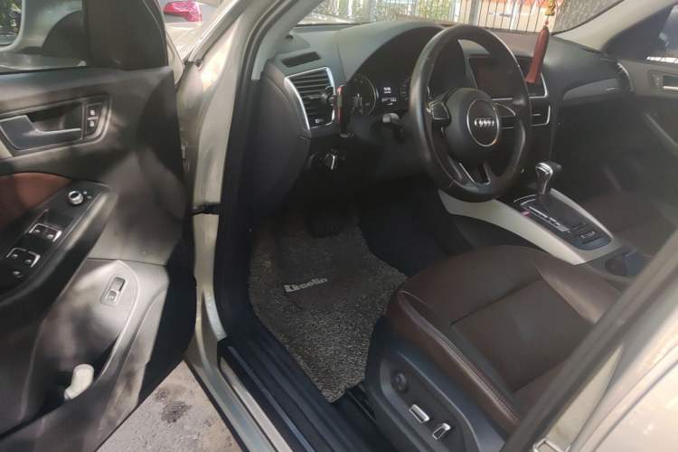 Used Audi Q5 2015 40 TFSI Trendy Edition Driver Seat