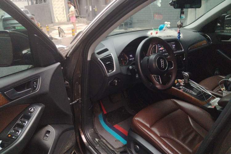 Used Audi Q5 2015 40 TFSI Technology Edition Driver Seat