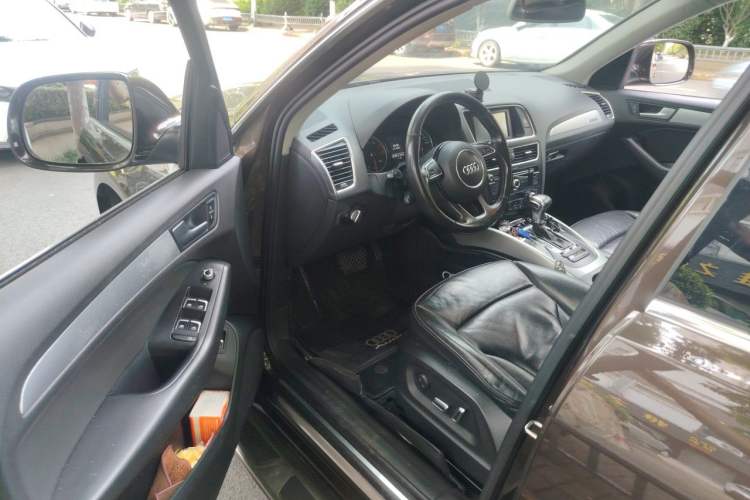 Used Audi Q5 2015 40 TFSI Technology Edition Driver Seat