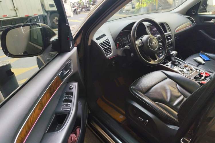 Used Audi Q5 2015 40 TFSI Comfort Model Driver Seat