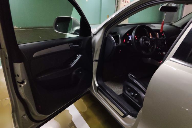 Used Audi Q5 2015 40 TFSI Trendy Edition Driver Seat