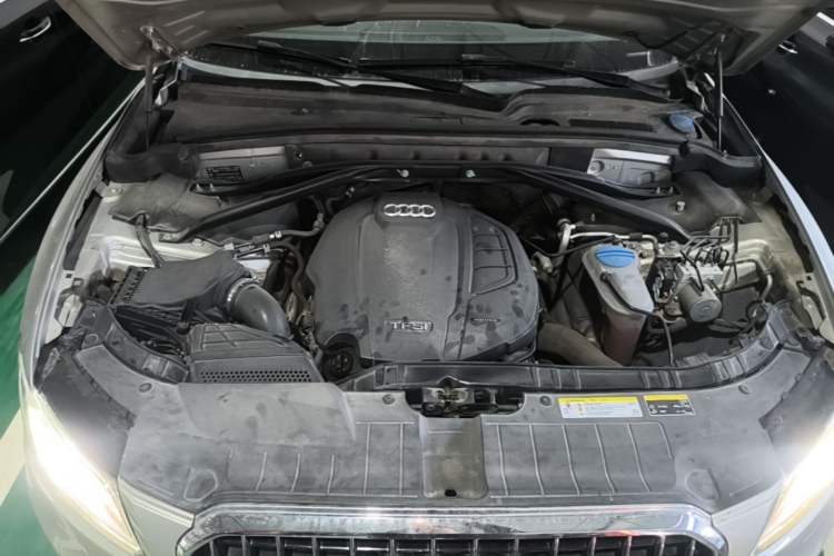 Used Audi Q5 2015 40 TFSI Technology Edition Engine Bay