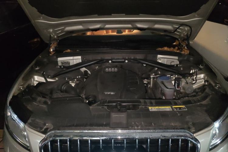 Used Audi Q5 2015 40 TFSI Technology Edition Engine Bay