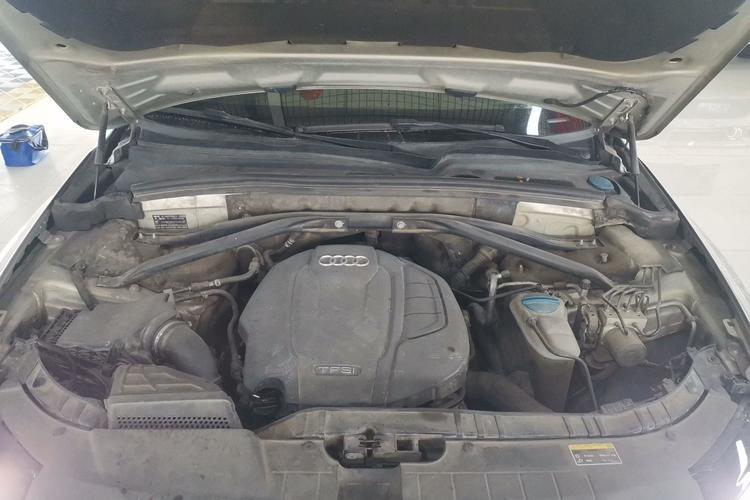 Used Audi Q5 2015 40 TFSI Technology Edition Engine Bay