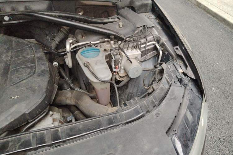 Used Audi Q5 2015 40 TFSI Technology Edition Engine Bay Left