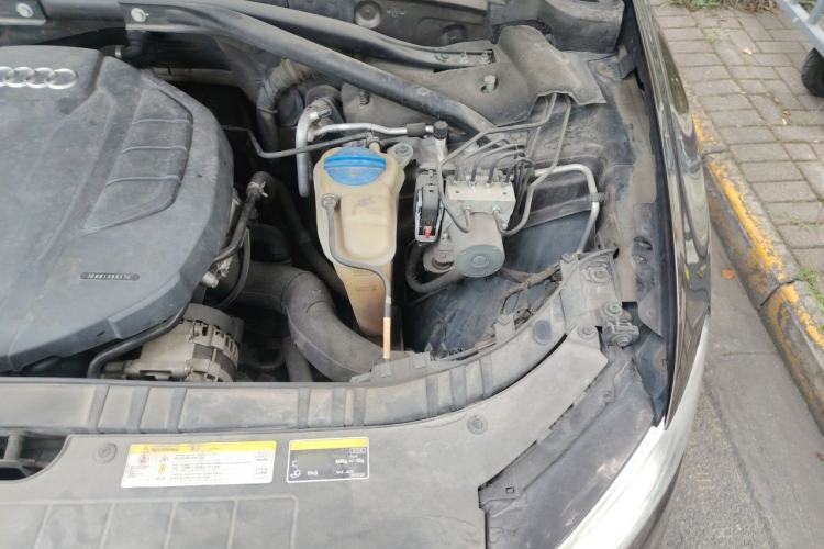 Used Audi Q5 2015 40 TFSI Technology Edition Engine Bay Left