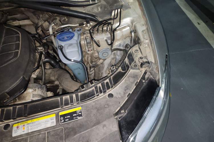 Used Audi Q5 2015 40 TFSI Comfort Model Engine Bay Left