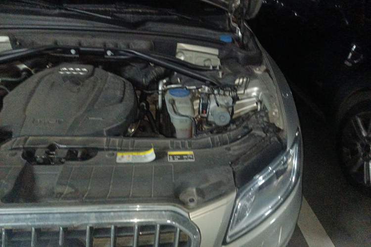Used Audi Q5 2015 40 TFSI Comfort Model Engine Bay Left