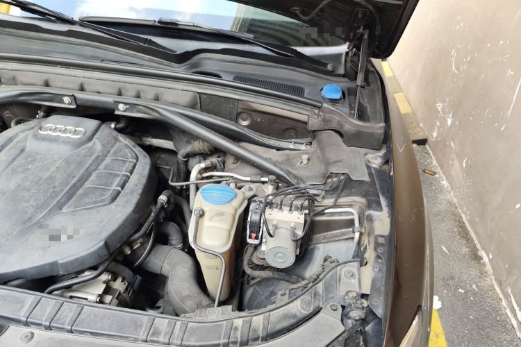 Used Audi Q5 2015 40 TFSI Comfort Model Engine Bay Left