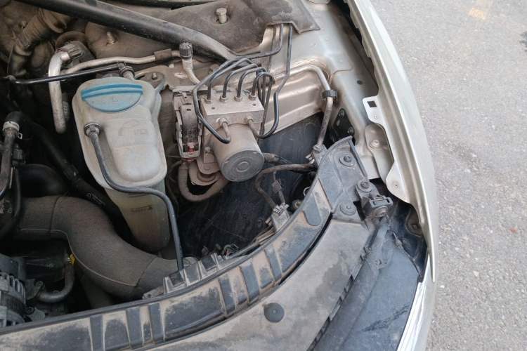 Used Audi Q5 2015 40 TFSI Comfort Model Engine Bay Left