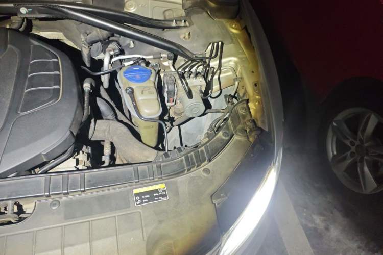Used Audi Q5 2015 40 TFSI Technology Edition Engine Bay Left