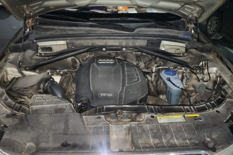 Used Audi Q5 2015 40 TFSI Comfort Model Engine Bay